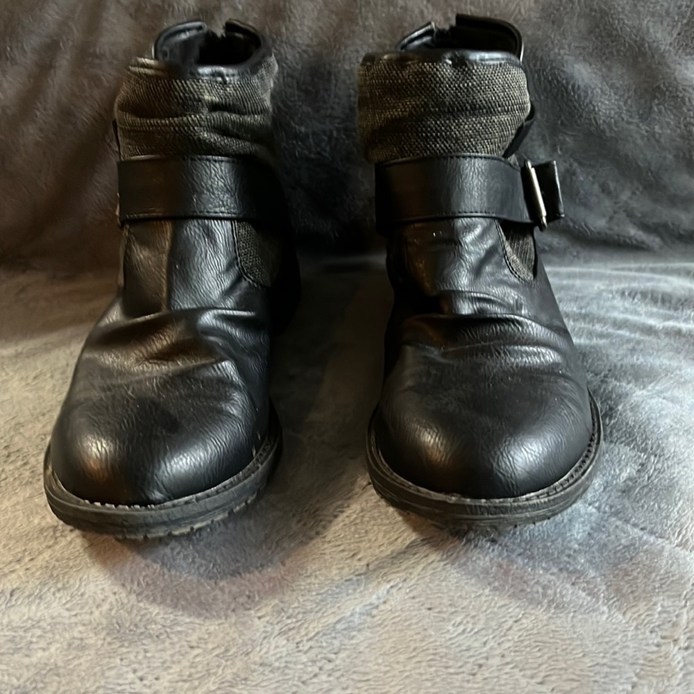Low heel black ankle boots side buckle, 6 1/2